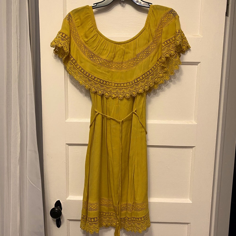 Off the shoulder Dress, Sz L, New with Tags, Great Condition